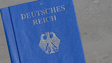 Ausschnitt eines blauen Reisepassdokuments der Reichsbürger