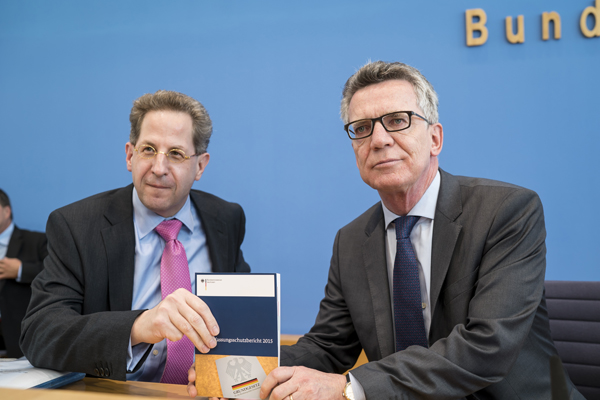 Bundesinnenminister de Maizière und BfV-Präsident Maaßen bei der des Vorstellung des Verfassungsschutzberichts 2015
