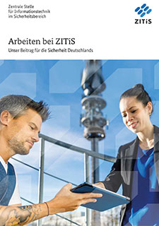 In einem weißen Bereich steht oben rechts das Logo der ZITiS, darunter der Titel "Arbeiten bei ZITiS". Das Bild, welches zwei Drittel des Deckbplatts einnimmt, zeigt einen Mann mit einem Tablet in der Hand. Eine Frau bedient das Tablet.