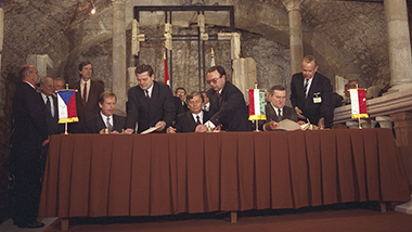 Treffen von Vaclav Havel, Lech Wałêsa und József Antall im Februar 1991 auf Schloss Visegrád in der Nähe von Budapest