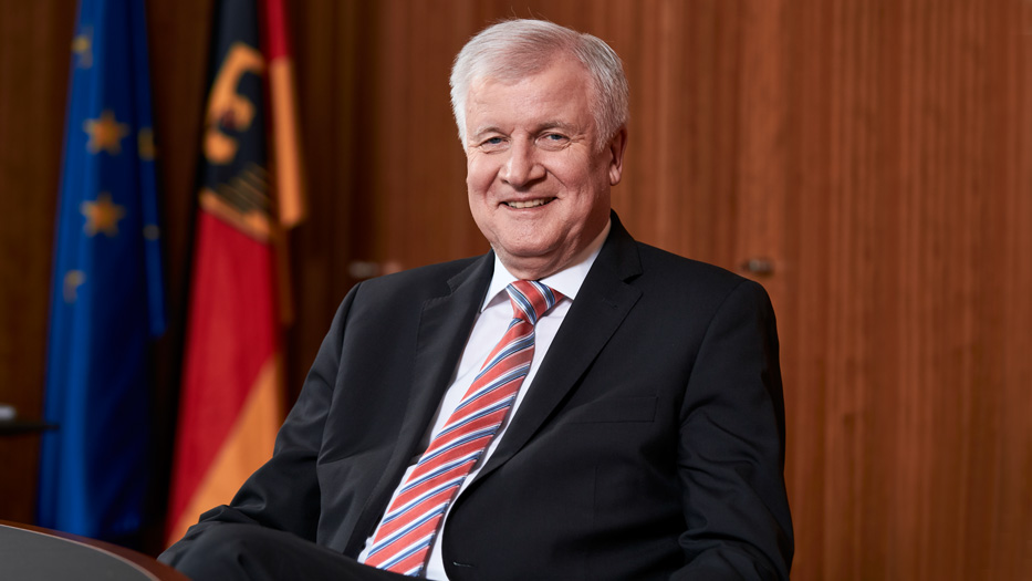 Horst Seehofer in seinem Büro