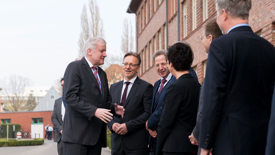 Heads of the security authorities welcome Federal Minister Seehofer to the GTAZ