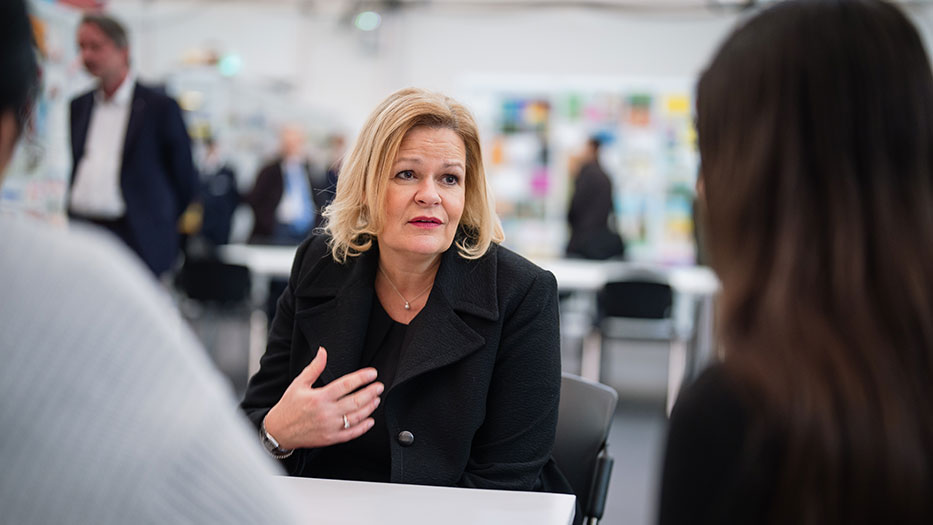 Bundesinnenministerin Nancy Faeser zu Besuch in ukrainischer Flüchtlingsunterkunft. Bundesinnenministerin Nancy Faeser zu Besuch in ukrainischer Flüchtlingsunterkunft.